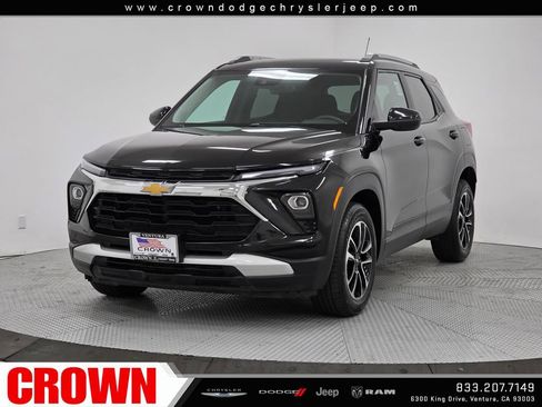 Used 2025 Chevrolet TrailBlazer LT FWD image 3