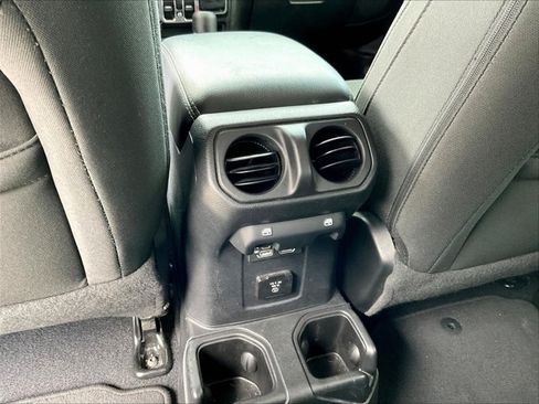 Used 2021 Jeep Wrangler Unlimited Sahara AWD/4WD image 18