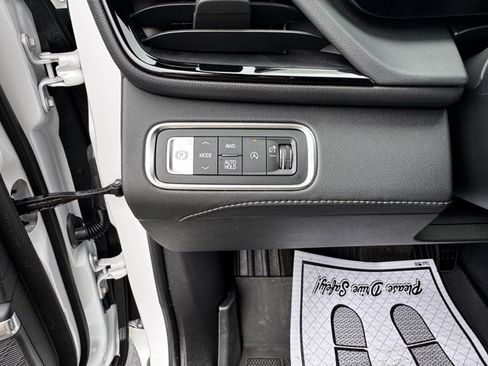 Used 2025 Buick Enclave Avenir w/ Super Cruise Package image 19