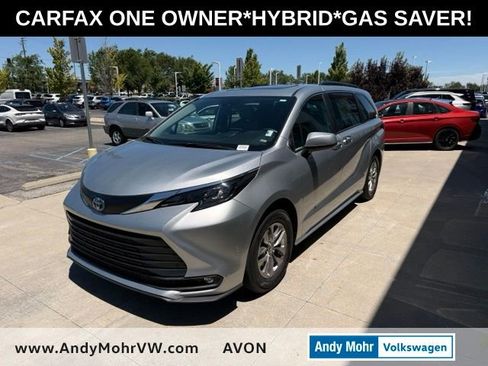 Used 2025 Toyota Sienna XLE FWD image 3