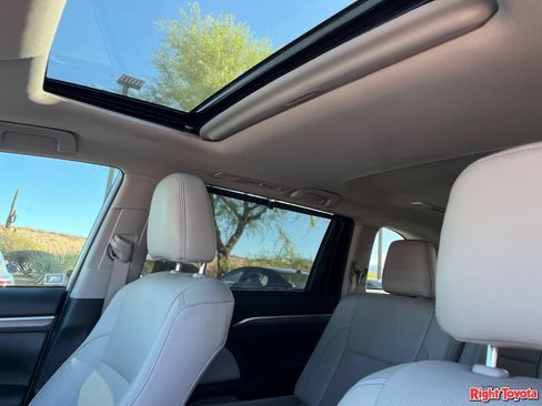 Used 2019 Toyota Highlander Limited w/ Carpet Mat Package (TMS) AWD/4WD image 32