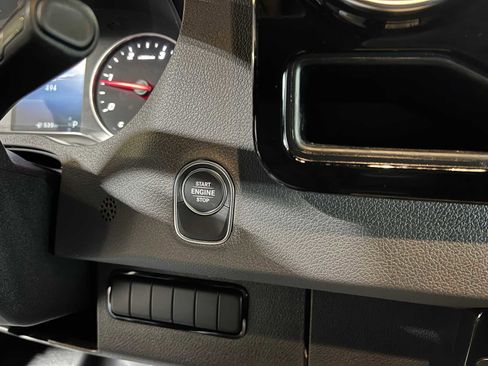 Used 2025 Mercedes-Benz Sprinter 2500 image 29