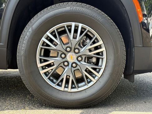 Used 2025 Chevrolet Traverse LT w/ Driver Confidence Package image 10