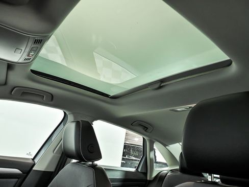 New 2026 Volkswagen Jetta SE image 8