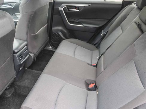 Used 2025 Toyota RAV4 XLE AWD/4WD image 19