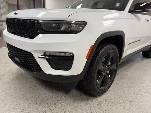 Used 2025 Jeep Grand Cherokee Limited w/ Black Appearance Package AWD/4WD image 30
