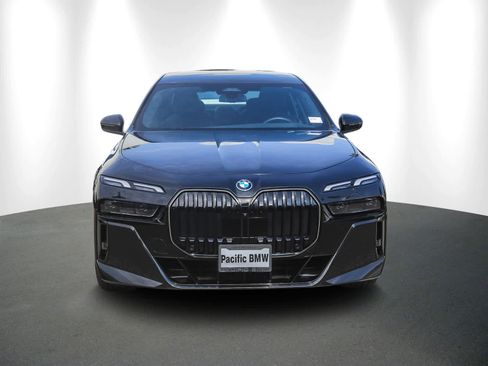 Used 2025 BMW i7 eDrive50 w/ M Sport Package image 2