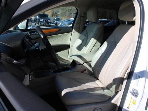 Used 2018 Lincoln MKC Select w/ Select Plus Package image 24