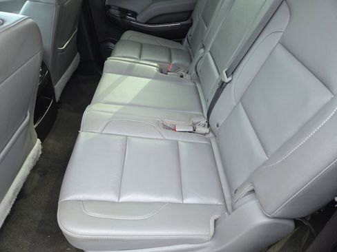 Used 2018 Chevrolet Suburban LT image 23