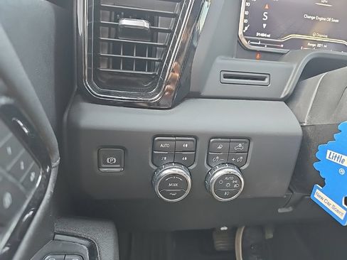 Used 2025 GMC Sierra 2500 AT4 AWD/4WD image 22