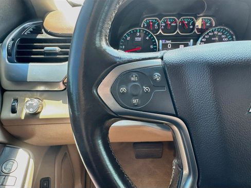 Used 2019 Chevrolet Suburban LT RWD image 12