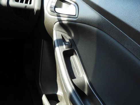 Used 2016 Ford Focus SE FWD image 33