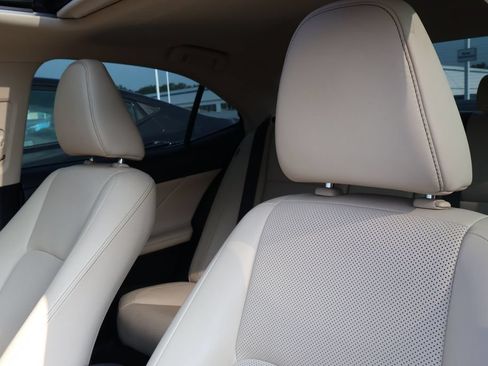 Used 2015 Lexus IS 250 AWD w/ Navigation System Package image 9
