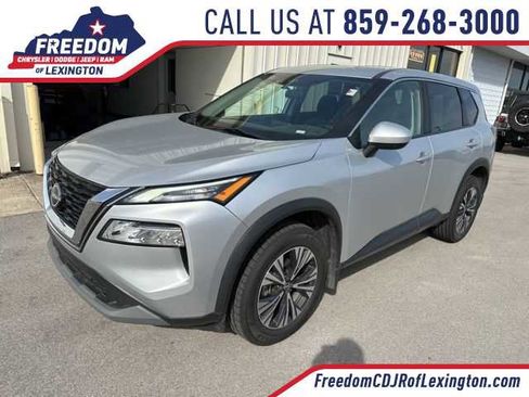 Used 2023 Nissan Rogue SV image 1