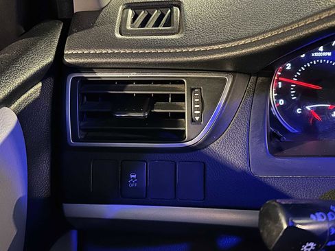 Used 2015 Toyota Camry SE image 30