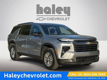 Used 2025 Chevrolet Traverse LT