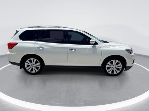 Used 2019 Nissan Pathfinder SL w/ SL Premium Package FWD image 4