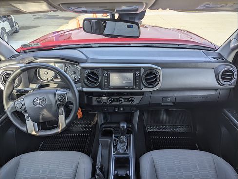 Used 2018 Toyota Tacoma SR5 AWD/4WD image 24