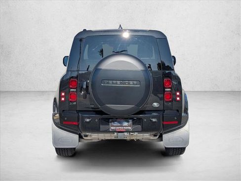 Used 2023 Land Rover Defender 90 X-Dynamic SE image 7