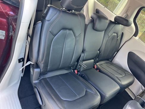 Certified 2019 Chrysler Pacifica Touring-L Plus image 33