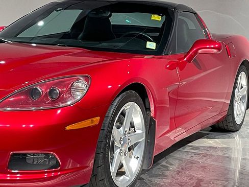 Used 2005 Chevrolet Corvette Coupe w/ Preferred Equipment Group RWD image 16