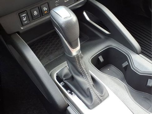 Used 2024 Nissan Frontier SV w/ SV Convenience Package image 10