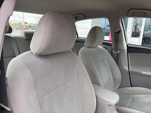 Used 2012 Toyota Corolla LE FWD image 25