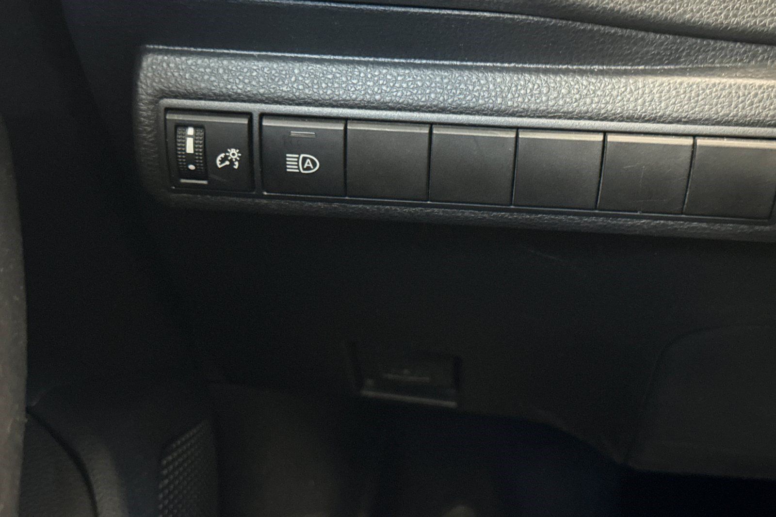 Used 2020 Toyota Corolla LE FWD image 34