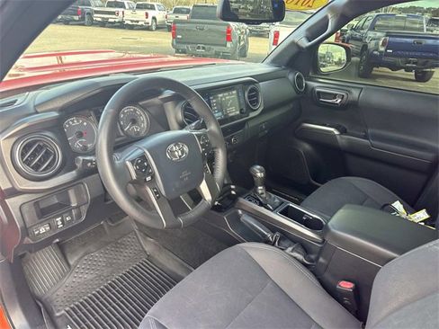 Used 2018 Toyota Tacoma TRD Sport image 32