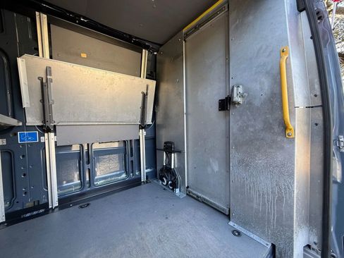 Used 2018 Mercedes-Benz Sprinter 2500 image 17