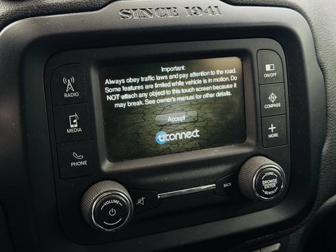 Used 2015 Jeep Renegade Latitude AWD/4WD image 13