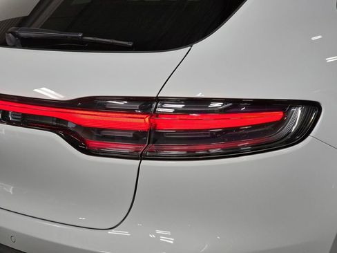 Certified 2025 Porsche Macan AWD/4WD image 30