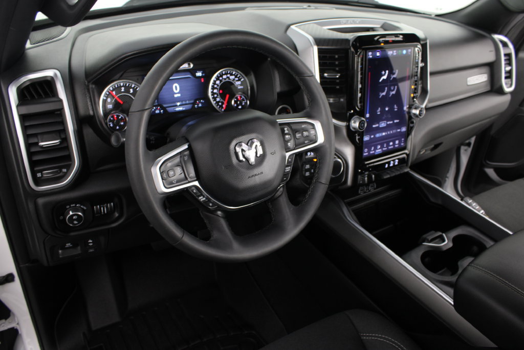Used 2025 RAM 1500 Big Horn AWD/4WD image 9