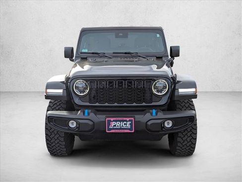 Used 2024 Jeep Wrangler Willys image 2