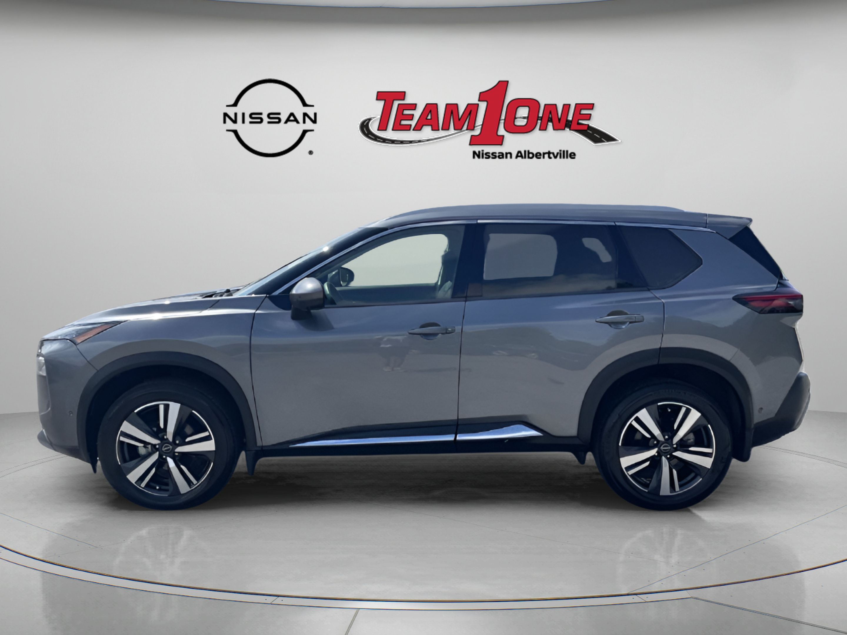 Used 2023 Nissan Rogue SL w/ SL Premium Package FWD image 5