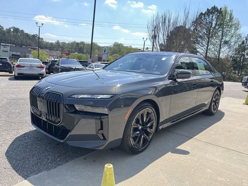 Used 2026 BMW 760i xDrive w/ Executive Package AWD/4WD image 4