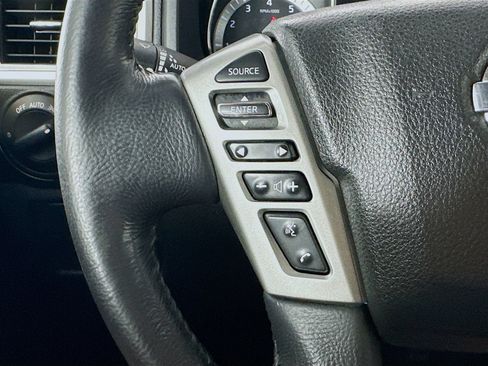 Used 2019 Nissan Titan SV w/ SV Convenience Package AWD/4WD image 18