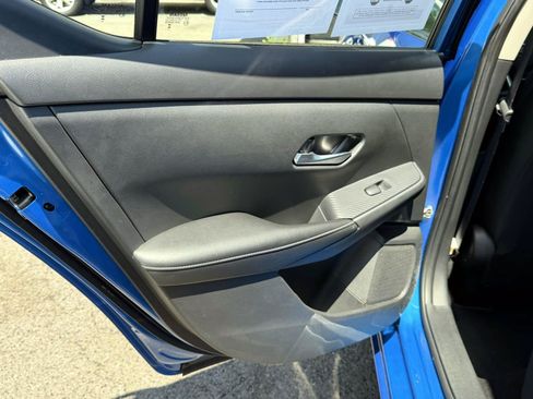 Used 2023 Nissan Sentra SV FWD image 11