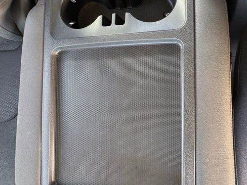 Used 2022 Kia Carnival LX image 27