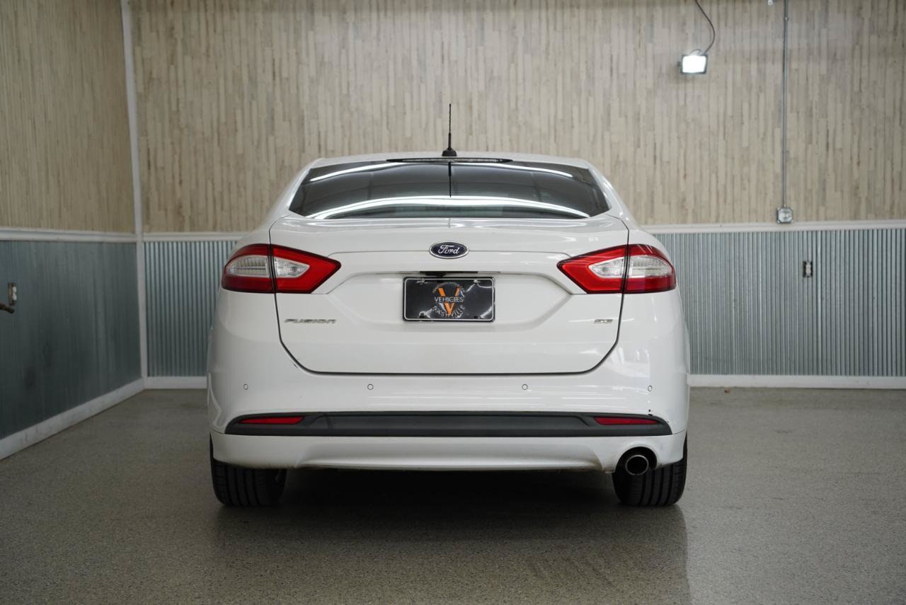 Used 2016 Ford Fusion SE FWD image 8