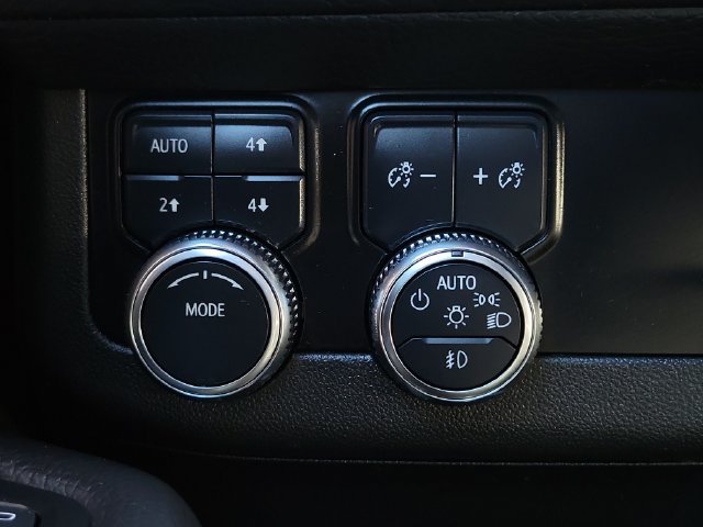 Used 2024 GMC Yukon XL Denali AWD/4WD image 34