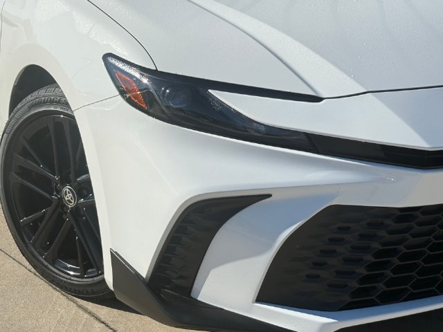 Used 2025 Toyota Camry SE FWD image 5