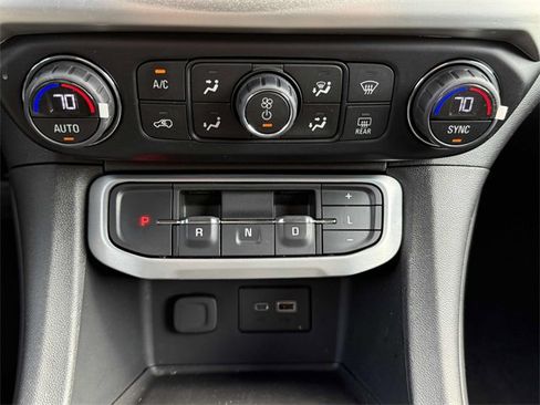 Used 2021 GMC Acadia SLE w/ Driver Convenience Package image 4