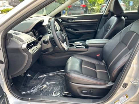 Used 2025 Nissan Altima 2.5 SR FWD image 18