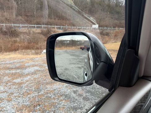 Used 2022 Nissan Armada Platinum w/ Captain's Chairs Package image 10