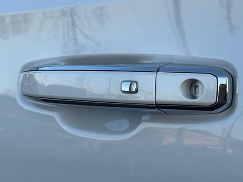 Used 2025 GMC Yukon XL Denali w/ Sun & Power Step Package image 15