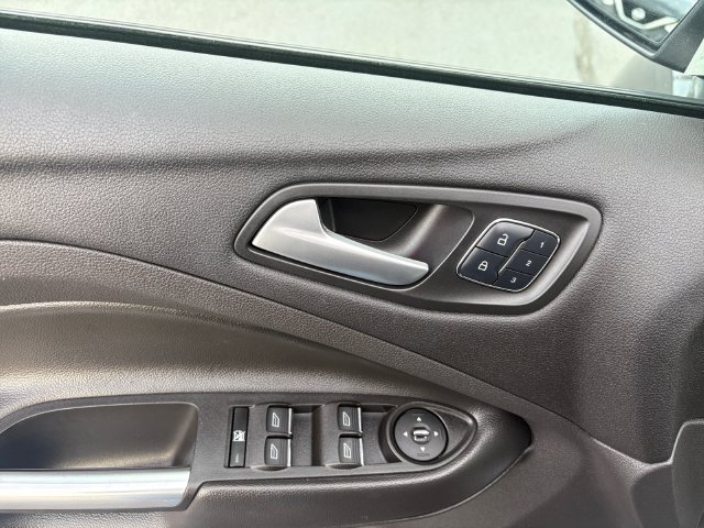 Used 2015 Ford Escape Titanium FWD image 19