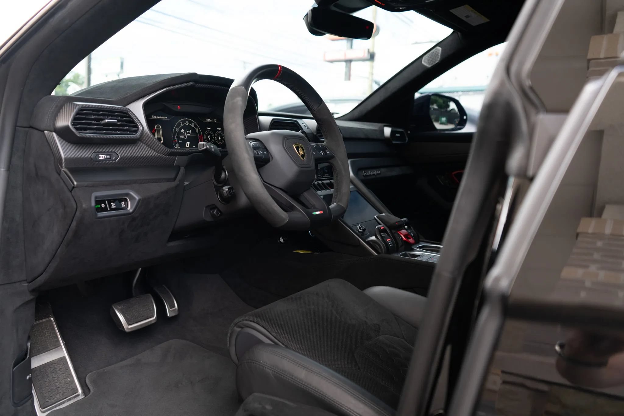 Used 2024 Lamborghini Urus Performante AWD/4WD image 17