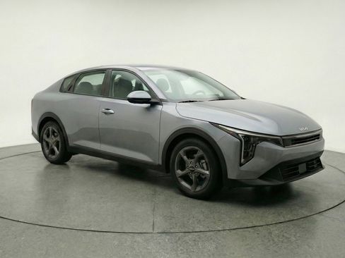 Used 2025 Kia K4 FWD image 1