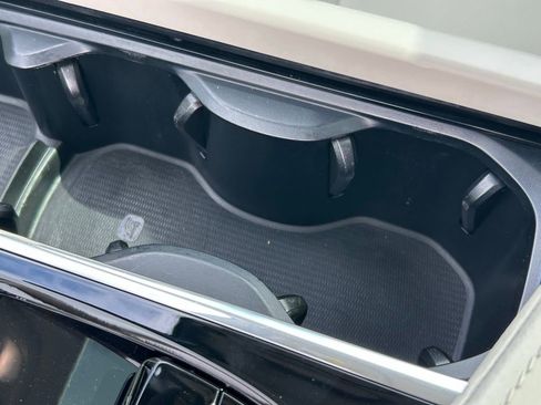 Used 2023 Volvo XC60 B5 Plus image 30